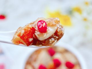 14、雪梨年糕黑糖酒酿羹,吃上一碗暖心暖胃又营养美味。