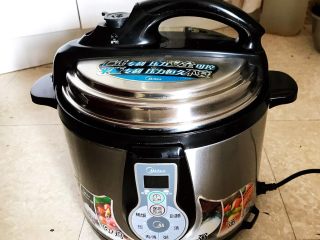 19、北方传统粽子,盖上盖子，用豆子蹄筋档煮40分钟，煮好后焖15分钟