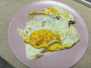 5、#吐司新吃法之五#三明治寿司,煎鸡蛋待用