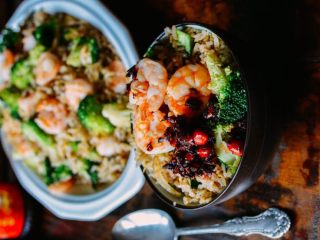 12、虾仁炒饭,加点老干妈。