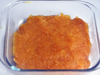 9、凤梨酥,将菠萝馅冷却后放入冰箱冷藏备用 。