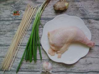 1、居酒屋必备的照烧鸡肉串,准备食材
