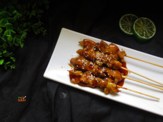 10、居酒屋必备的照烧鸡肉串,照烧鸡肉串，在很多日料馆和居酒屋都必有的下酒小菜