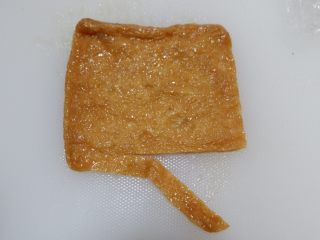 4、卡通睡帽小熊便当「13」,豆腐包切掉一端。