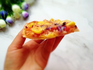 16、手抓饼披萨,切开看看，馅料超足的披萨，好吃到停不下来。