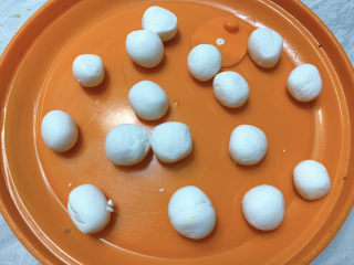 6、糯米南瓜盅,揉出，糯米小丸子