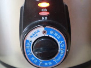 2、奶香绿豆糕,用高压锅的豆子一档隔水蒸熟