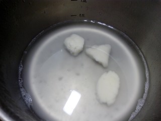 6、缤纷水果小汤圆,小火烧熟。