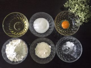 1、椰蓉桃酥,备好所有原料