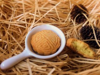 18、椰蓉桃酥,淡淡的椰香、淡淡的甜味,酥松可口,无论是下午茶还是早点,都是好选择