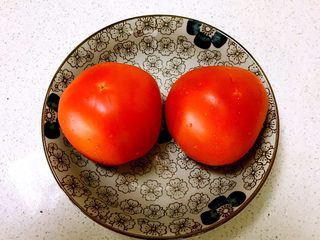 1、自制披萨酱,西红柿清洗干净