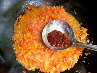 12、自制披萨酱,加入番茄酱