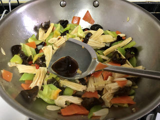 18、青椒炒腐竹➕岂有黄鹂历翠微,调味:一汤匙蚝油