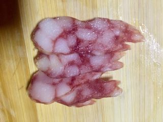 4、披萨~不一样的重奶酪拉丝披萨,广味香肠切5片