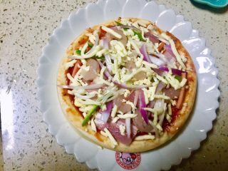 20、披萨~不一样的重奶酪拉丝披萨,再取20克奶酪撒在面上