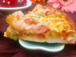 29、披萨~不一样的重奶酪拉丝披萨,太诱人了，马上吃上一口????，披萨饼表皮的脆香，配上高温焗烤后，奶酪虾仁培根肉的嫩滑多汁满满一口的美味……！????你能抵挡得住这番诱惑吗？????????