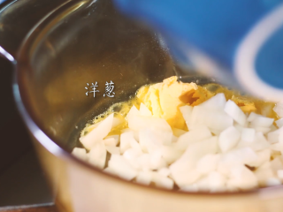 5、墨西哥玉米粽子,加入洋葱