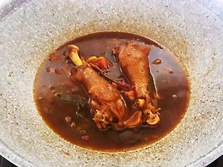 17、蜜汁鸡腿,蜜汁鸡腿熟了，大火收汁即可