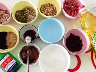 1、金华火腿伍仁馅,准备好材料