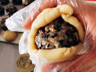 13、金华火腿伍仁馅,这个火腿伍仁馅干湿程度刚刚好，很容易包的