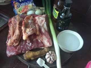 1、日式叉烧拉面配溏心蛋,准备好材料