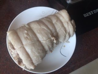 13、日式叉烧拉面配溏心蛋,取出猪肉