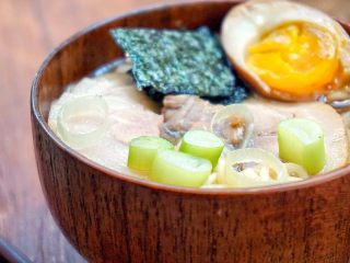 30、日式叉烧拉面配溏心蛋,近看