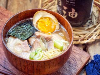32、日式叉烧拉面配溏心蛋,不错吧