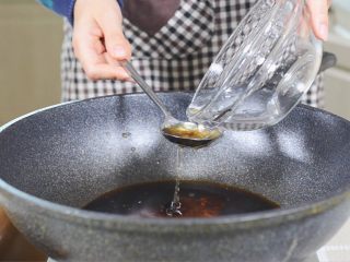 12、蜜制照烧鸡腿饭,加入清水