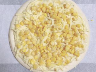 9、蜜瓜蔬果披萨,再放上一层香甜玉米粒。