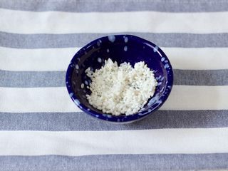 5、核桃红枣露,糯米和粳米冲洗干净。