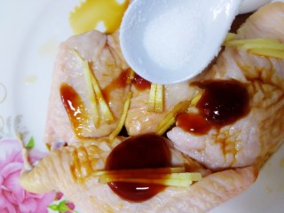 10、糯米蒸鸡翅,半小勺盐。
