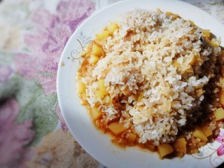 16、糯米蒸鸡翅,蒸好。外层的糯米劲道。