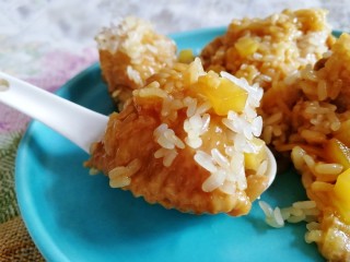 17、糯米蒸鸡翅,鸡翅变得圆滚滚的。