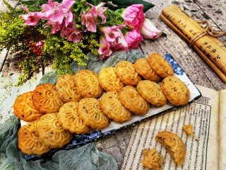 14、咸蛋黄土豆泥酥,美美哒，烤的时候就满屋飘香