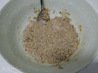 11、花生、芝麻汤圆,搅拌均匀。