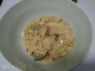 12、花生、芝麻汤圆,倒入蜂蜜、白糖。