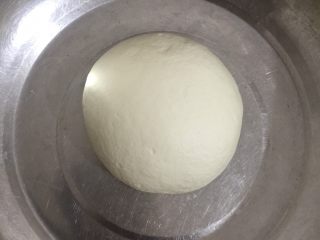 4、糯米烧卖,一直揉到三光后盖上保鲜膜醒发半个小时