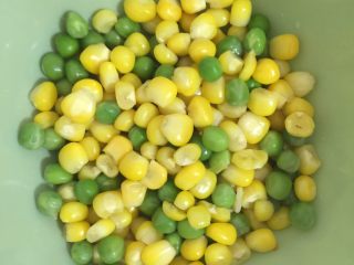 8、糯米烧卖,豌豆清洗干净