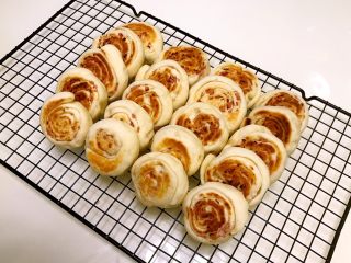 25、火腿发面饼,火腿发面饼出锅了