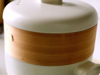 4、素味五彩便当,另一部分白米饭上蒸锅蒸熟。