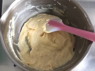 7、原味泡芙（卡仕达酱版）,7.继续小火加热熬煮至浓稠状态立即离火；