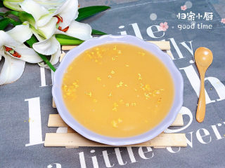 14、冬日暖心菜 白果莲藕银耳汤（健脾养颜）,满满的胶原蛋白，撒上一些桂花，带着桂花的香味，好看又好喝！