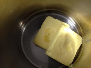 2、蔓越莓磅蛋糕,黄油室温软化