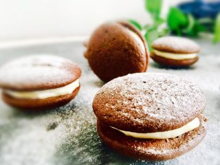 12、巧克力无比派,撒上糖粉，就大功告成了！冷藏一下吃会更好吃????????????????????????????????????????????????????????????????