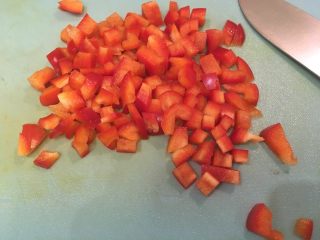 4、普罗旺斯风味番茄烩大虾,再切丁