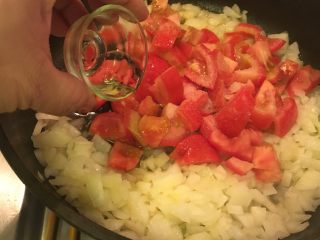 16、普罗旺斯风味番茄烩大虾,加白酒