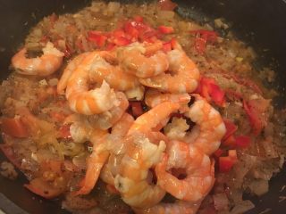 25、普罗旺斯风味番茄烩大虾,虾子放回去，拌炒均匀后即可！