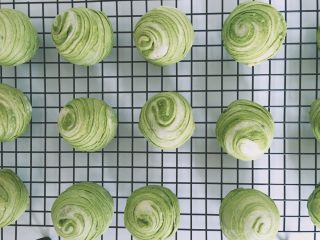 11、抹茶酥,出炉晾凉中