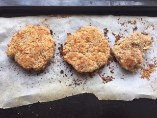 9、至珍全虾堡,烤完的虾排〰忍不住切了一块吃????